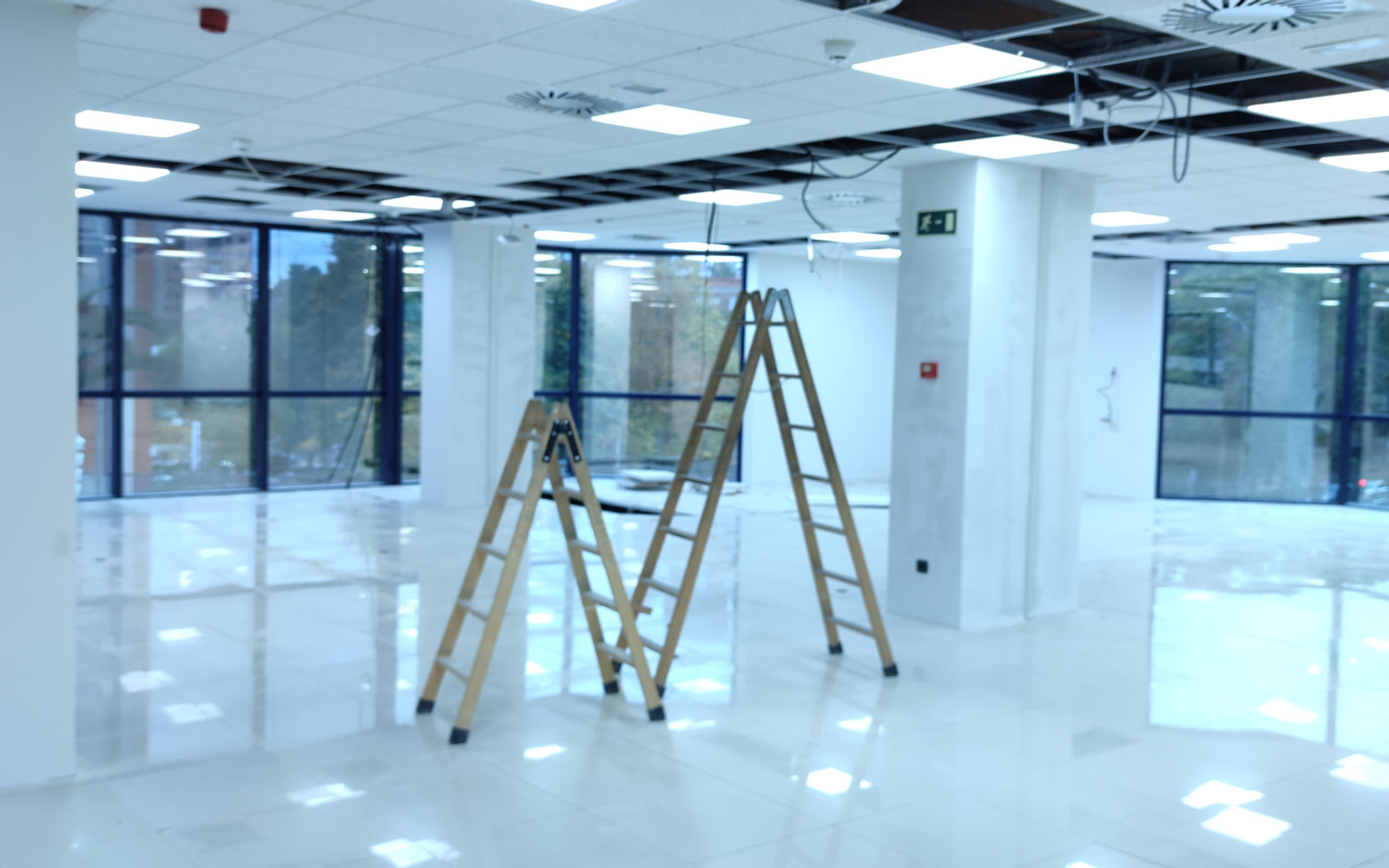 Equipo de Reformas Deybid trabajando en una obra en Madrid