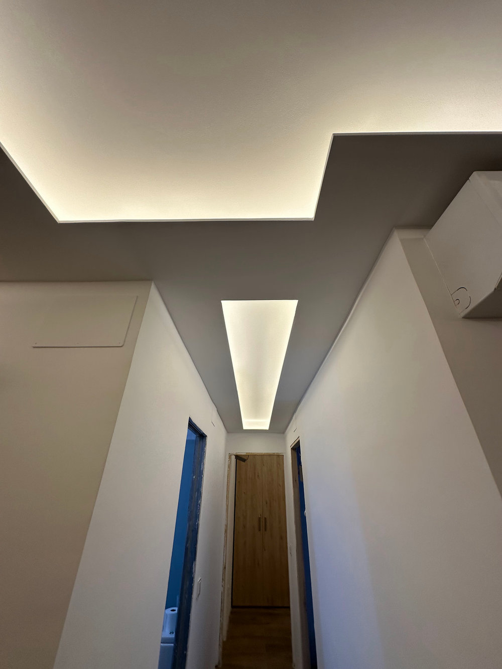 Detalle de acabados interiores en una reforma de vivienda