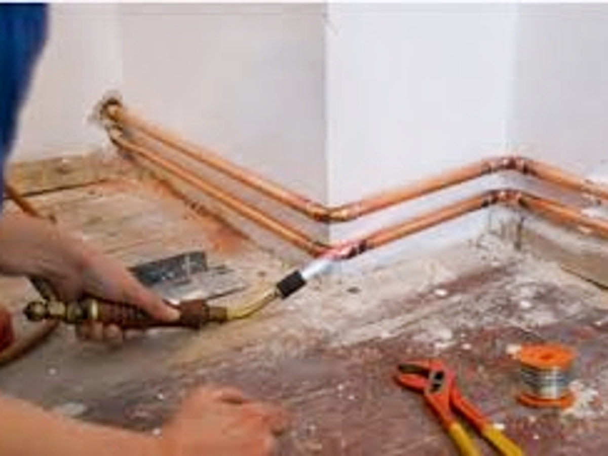 Instalación de fontanería en una reforma de baño en Madrid
